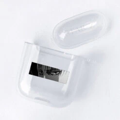 Étui AirPods Attaque Des Titans<br>Regard Noir