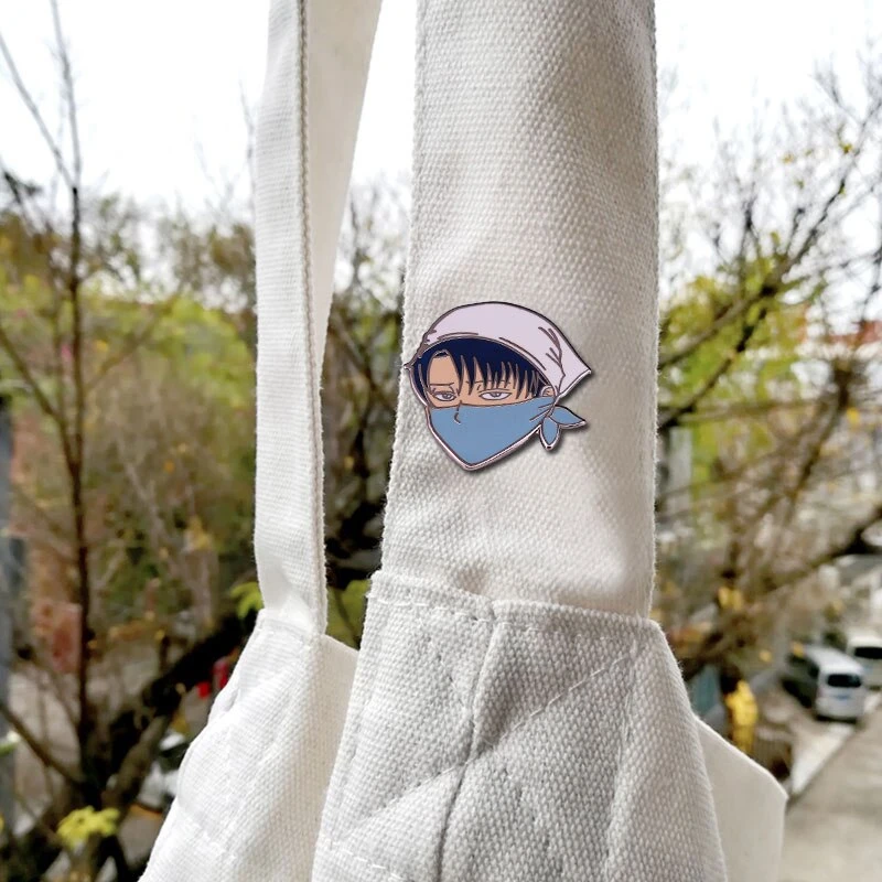 Pin's Attaque Des Titans</br> Livai Ménage – Image 5