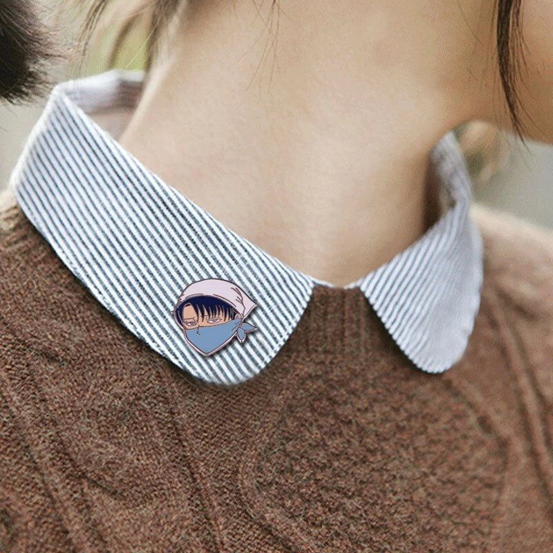 Pin's Attaque Des Titans</br> Livai Ménage – Image 2