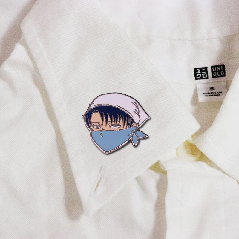 Pin's Attaque Des Titans</br> Livai Ménage – Image 4