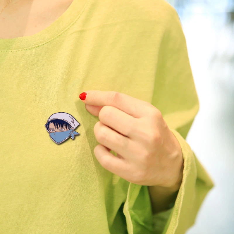 Pin's Attaque Des Titans</br> Livai Ménage – Image 3